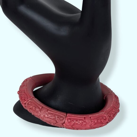 (2/$20) Avon Faux Cinnabar Floral Stretch Bracelet - Picture 2 of 5